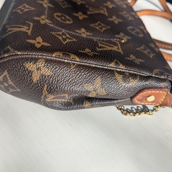 Louis Vuitton PM Favorite Monogram Shoulder Bag - Picture 9 of 16